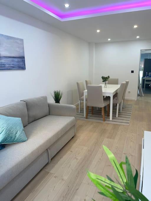 Lovely 2 Bedroom Apartment In South Lisbon Barreiro  Buitenkant foto
