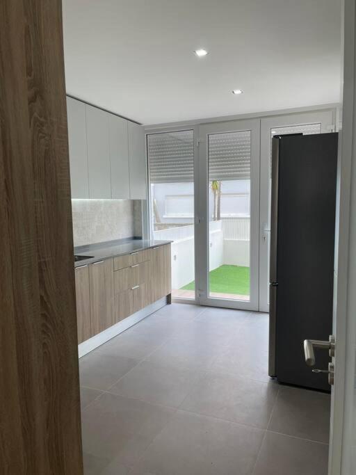 Lovely 2 Bedroom Apartment In South Lisbon Barreiro  Buitenkant foto